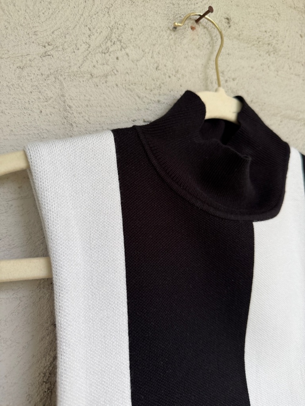NWOT Anthropologie Maeve Scalloped
Hem Striped Sleeveless Sweater Size
Medium - Picture 7 of 12